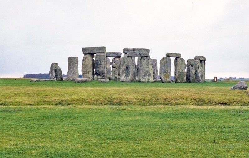 Stonehenge, megalith, prehistoric monument, Wiltshire, Salisbury, UNESCO, world heritage, neolithic, bronze age, stone circle, trilithons, sarsen stones, bluestones, solstice, astronomy, observatory, temple, rituals, archaeology, England, druids, ancient civilization, Tarek Charara, Kaleidos, Kaleidos images, La parole à l'image, heritage photography, visual documentation, archaeological photography, documentary imagery, cultural photography